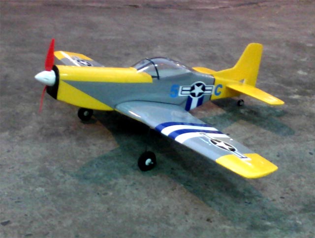 เครื่องบิน P-51 Mastang (120) หุ้มด้วยสติกเกอร์